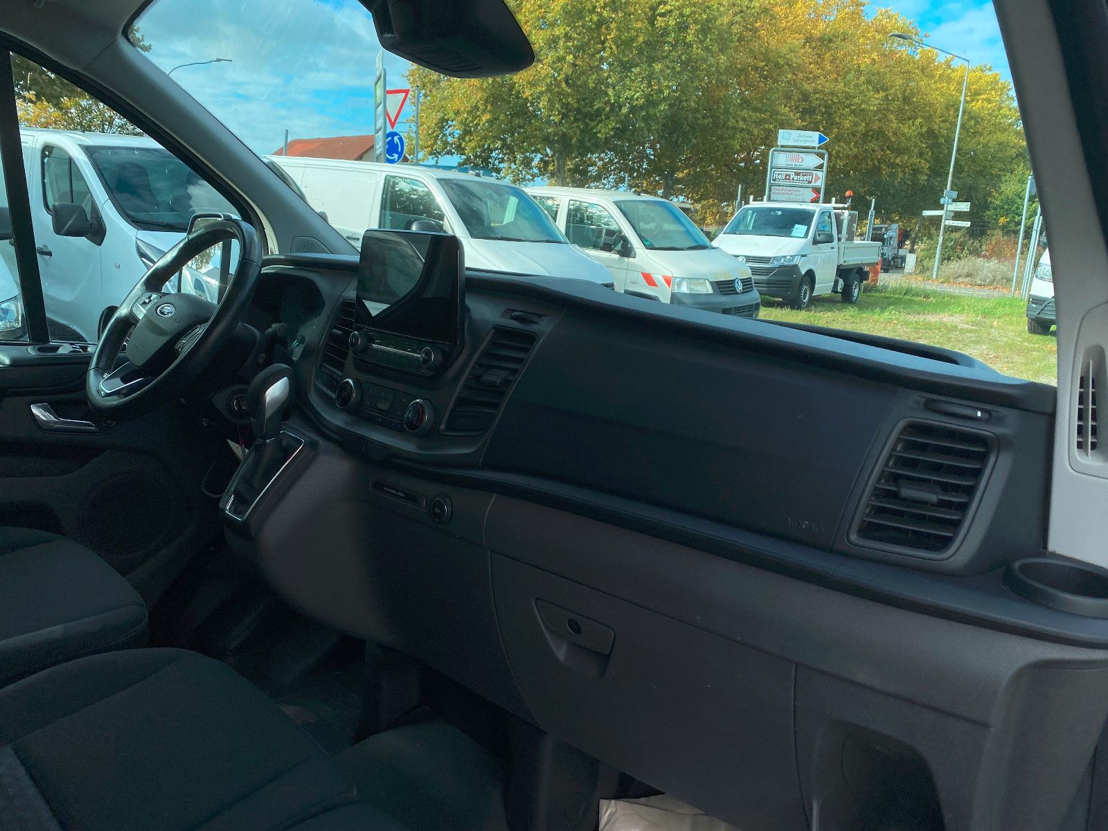 Fahrzeugabbildung Ford Transit Custom Kasten 300 L2 Trend,AHK,Automatic