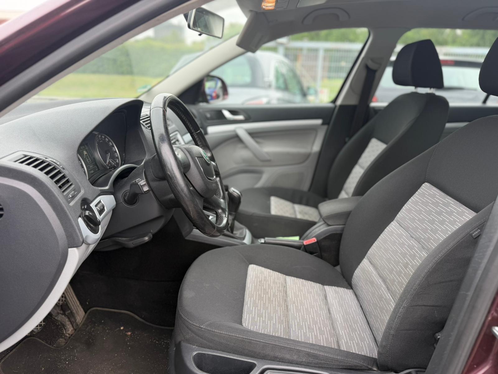 Skoda Octavia 2011 — photo 12