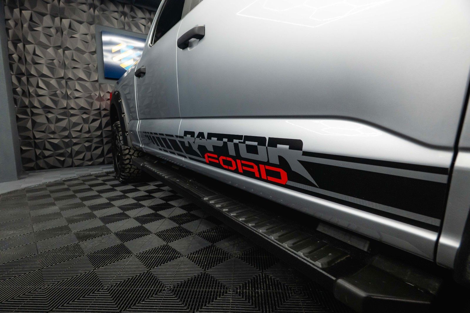 Fahrzeugabbildung Ford F150 5.0L V8 4x4 Offroad SuperCrew RAPTOR 19%