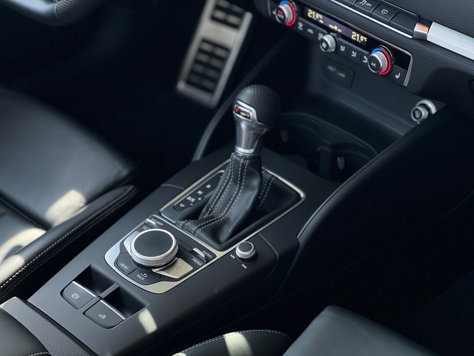 Fahrzeugabbildung Audi A3 Cabriolet S line sport LED NAV SHZ PDC 18"