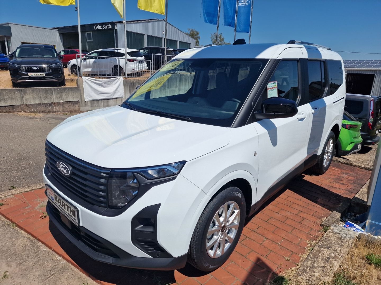 Fahrzeugabbildung Ford Tourneo Courier Titanium Klimaautom DAB SHZ Lenk