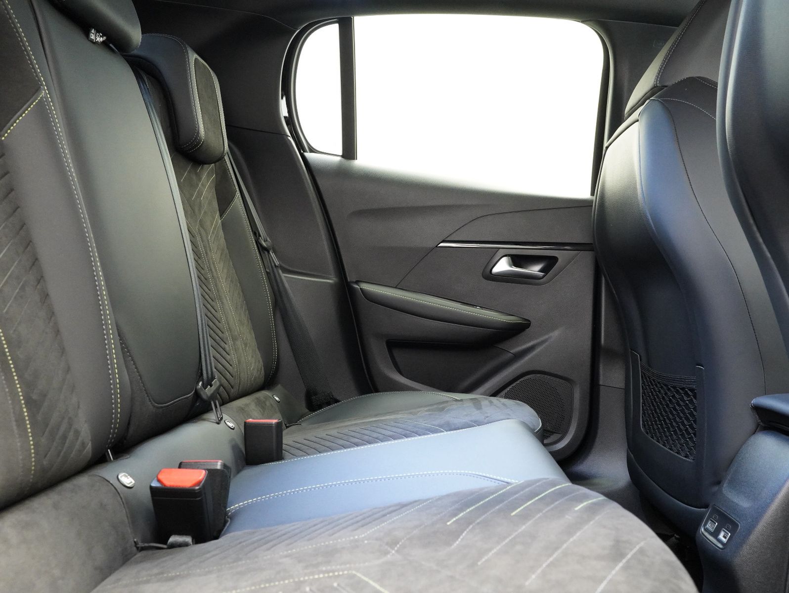 Fahrzeugabbildung Peugeot 208 e- GT LED/NAVI/CARPLAY/DAB/11KW/SOH