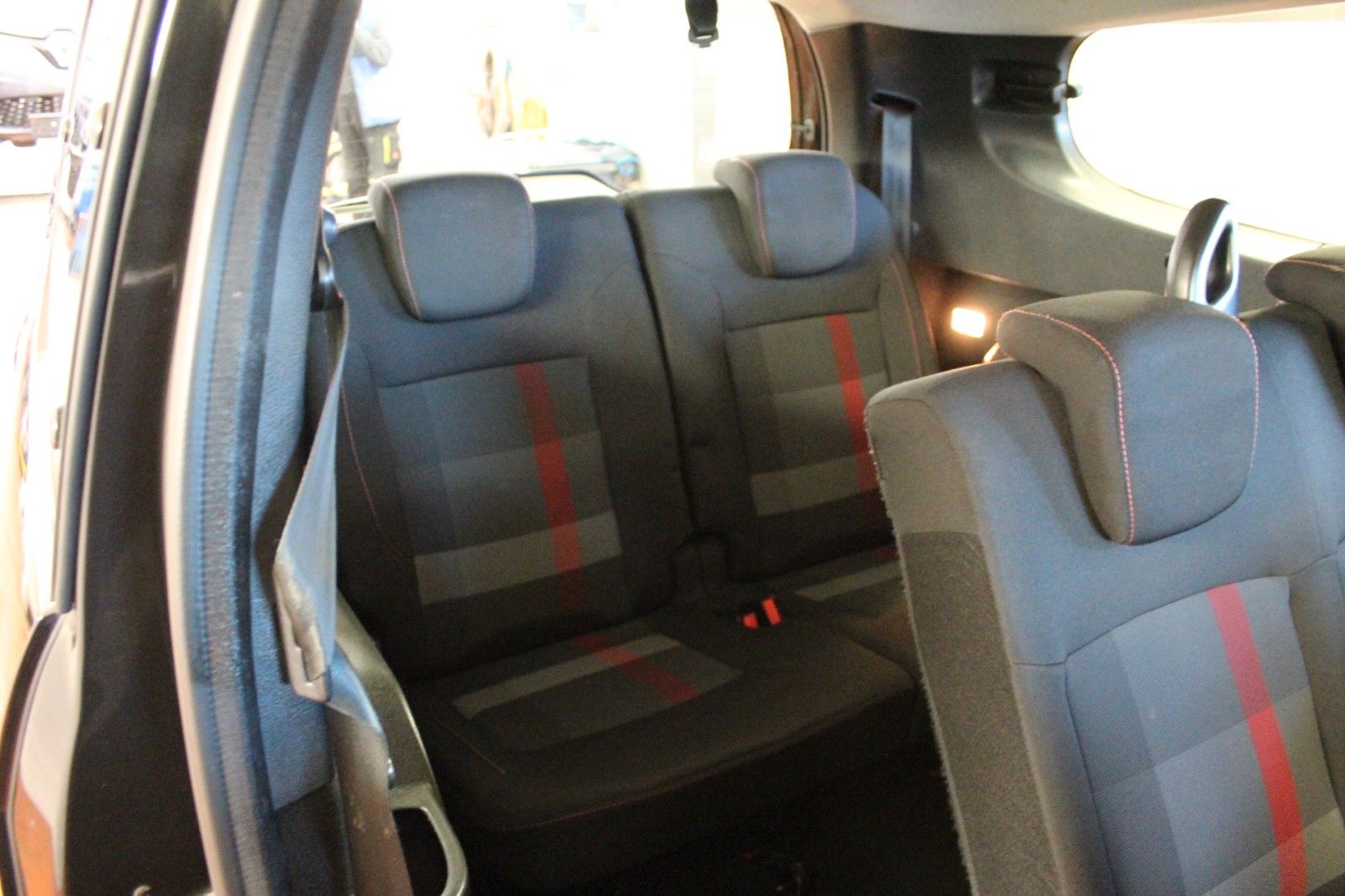 Fahrzeugabbildung Dacia Lodgy TCe 130 Stepway **Navi*7 Sitze*Techroad