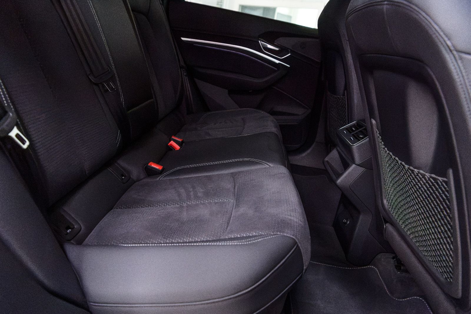 Fahrzeugabbildung Audi e-tron 55 quattro S line NAVI+LED+SZH