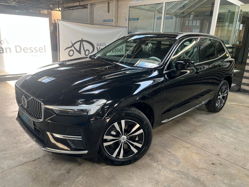 Volvo XC60 Core T6 Recharge Plug-In Hybrid AWD Pano