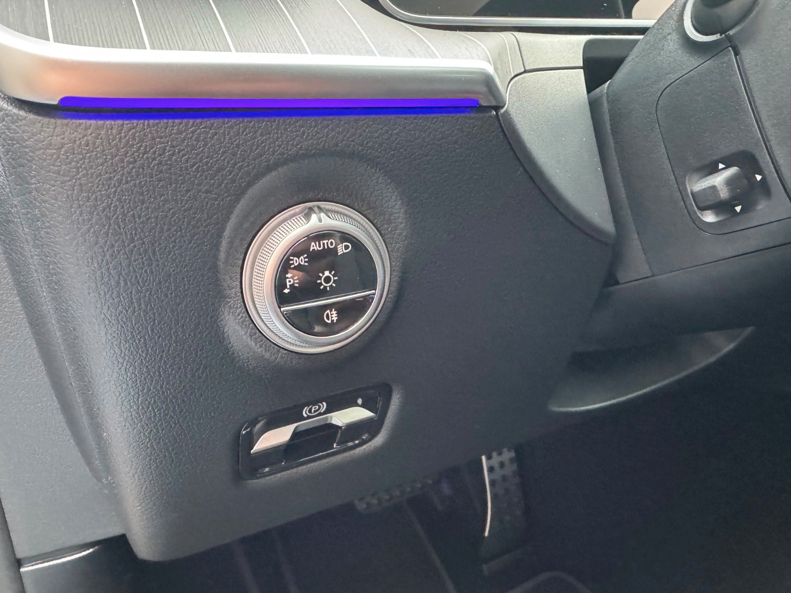 Fahrzeugabbildung Mercedes-Benz C 200d T AMG+Pano+AHK+Distr+Digital+360