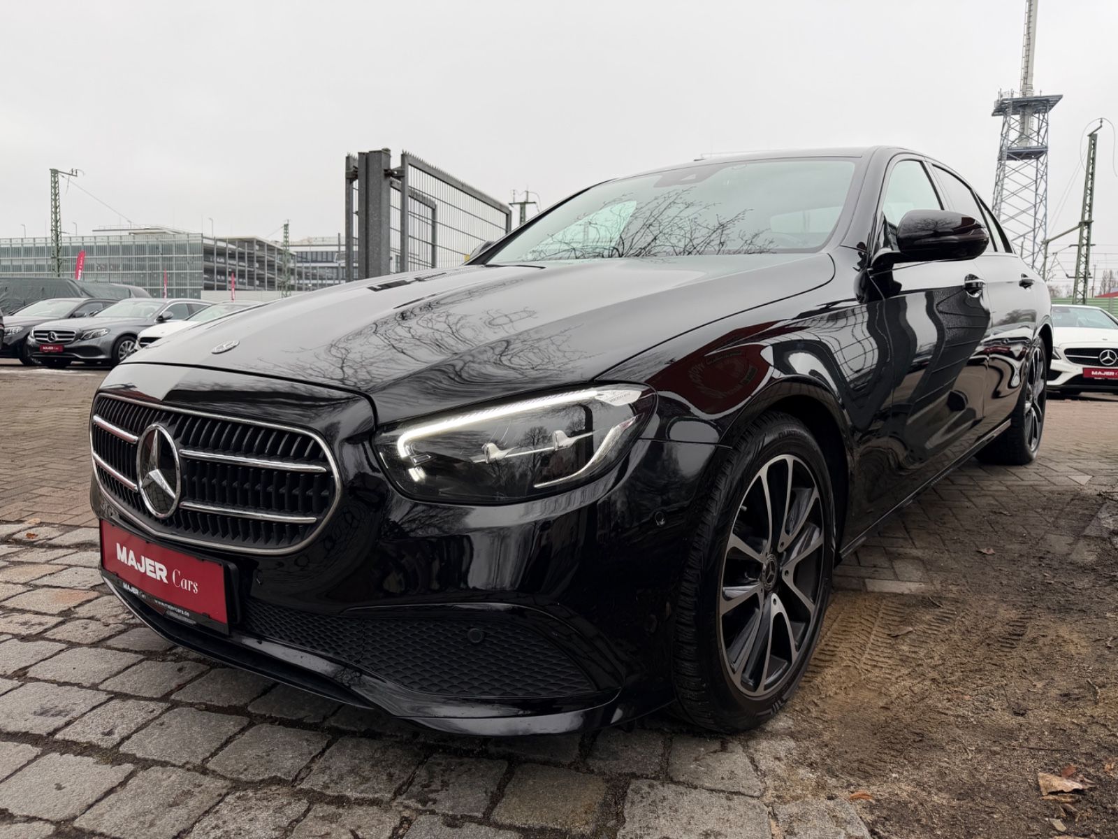 Fahrzeugabbildung Mercedes-Benz E 220d Night-Paket*JUNGE STERNE*KAMERA*LED*