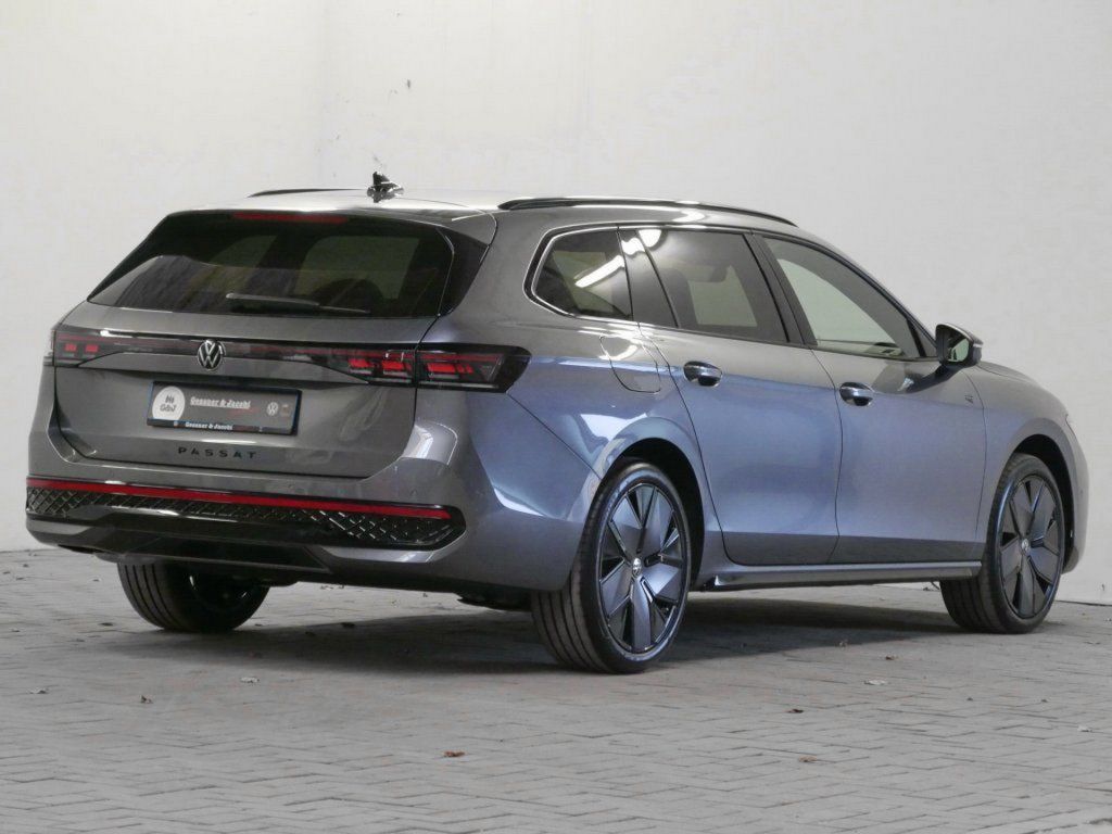 Fahrzeugabbildung Volkswagen Passat Variant 2.0 TDI 4Motion R-Line DSG AHK