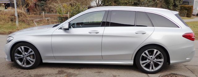 Mercedes-Benz C 220 T AMG Line Pano M-LED RFK NAVI TOT HupD Me