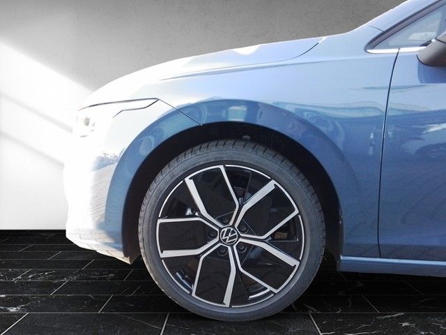 Fahrzeugabbildung Volkswagen Golf VIII EDITION 50 Matrix AHK PANO HUD Kamera