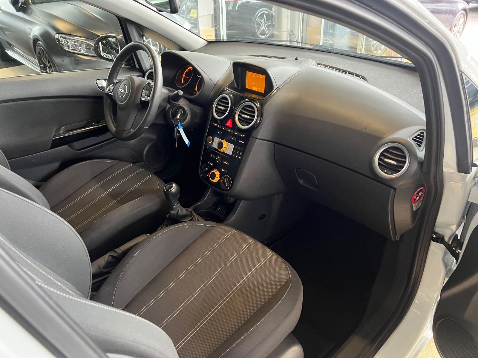 Fahrzeugabbildung Opel Corsa D Color Edition Sport