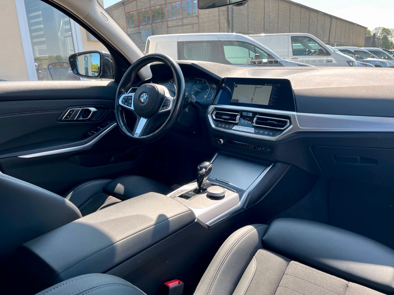 Fahrzeugabbildung BMW 320d xDrive Aut. SPORT LINE Navi LED AHK M Lenkr