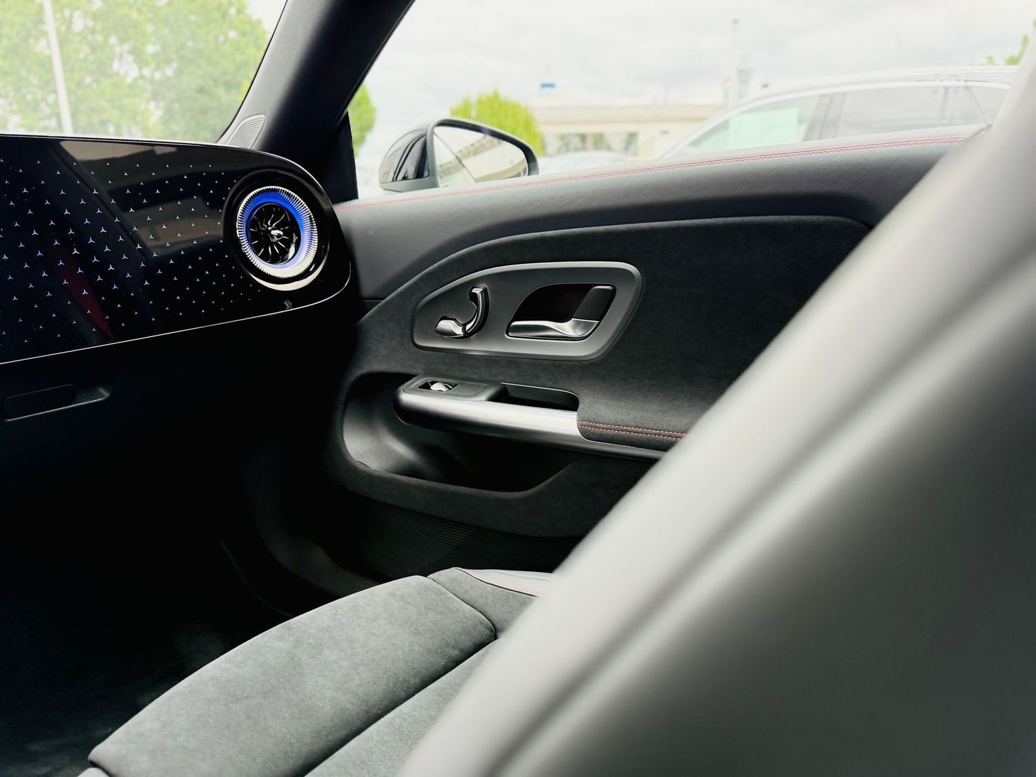 Fahrzeugabbildung Mercedes-Benz CLA 250 + EQ, AMG Plus, Premium Paket, Night Pak