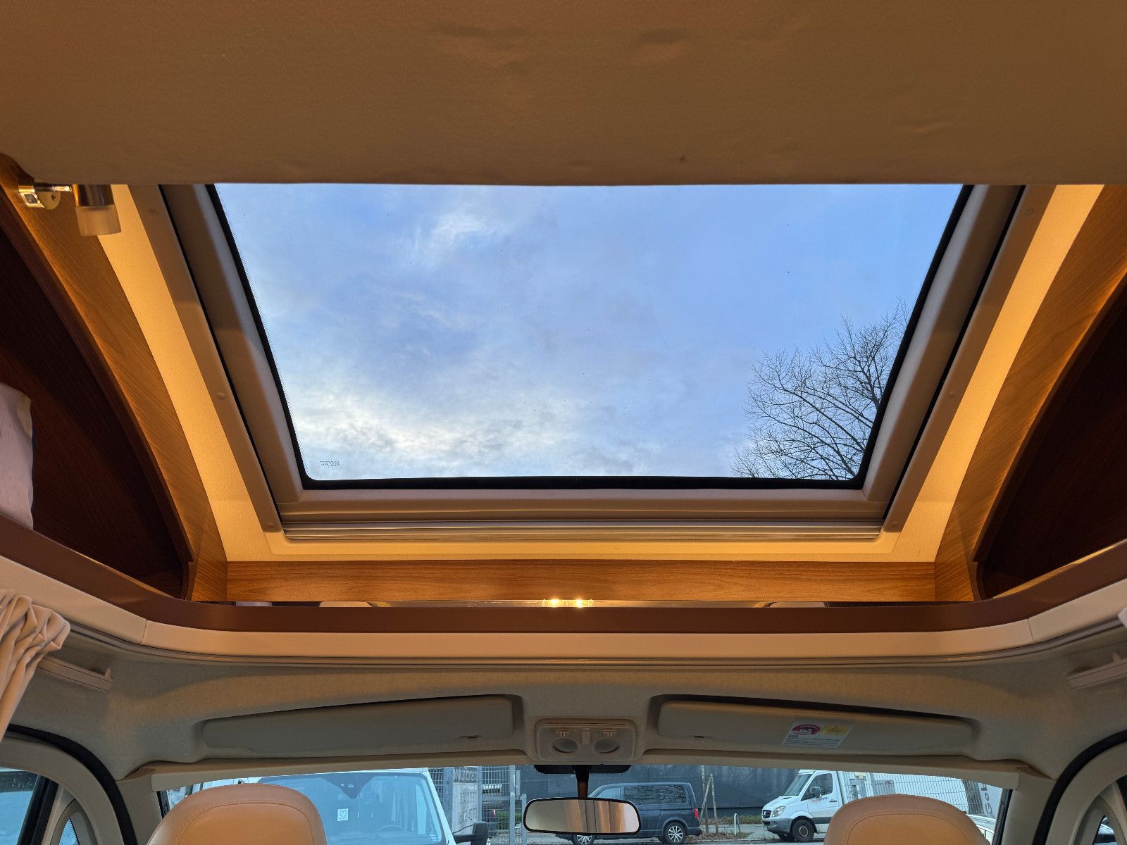 Fahrzeugabbildung Eura Mobil PROFILA RS 670 SB SAT HUBBETT LOUNGE PAKET LEDER