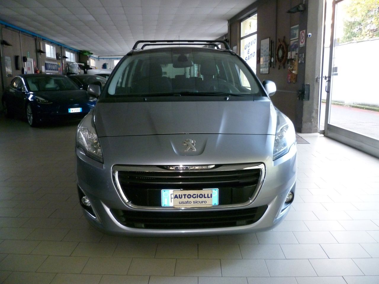 PEUGEOT 5008