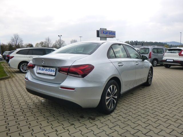 Fahrzeugabbildung Mercedes-Benz A 180 Limousine >NAV/LED/KAM/PDC/SHZ<