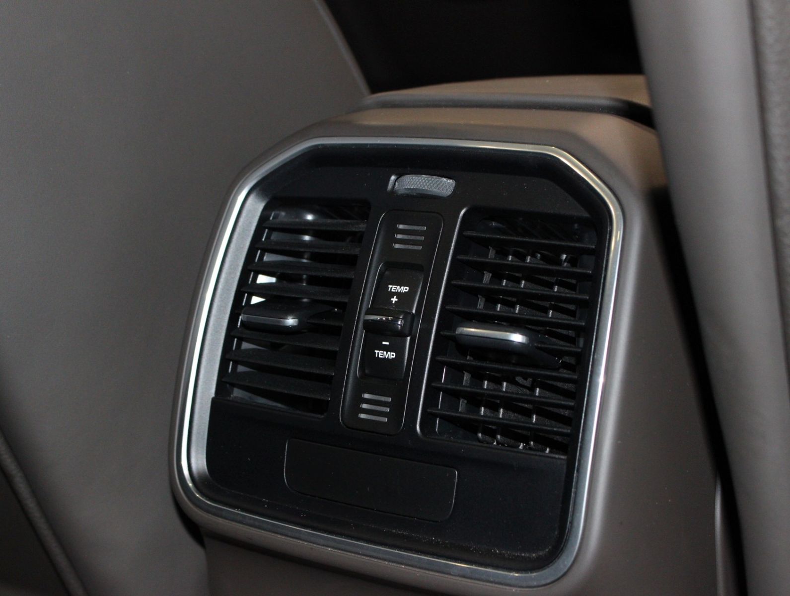 Fahrzeugabbildung Porsche Macan GTS Sport Design Sport Chrono*Pano