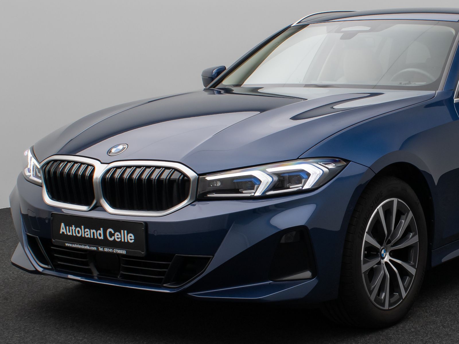 Fahrzeugabbildung BMW 320i Kamera HUD DAB H/K ACC Komfort Alarm Sport