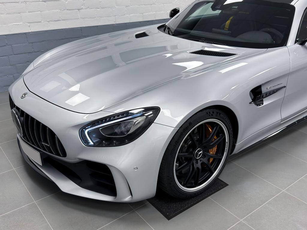 Mercedes-Benz AMG GT R