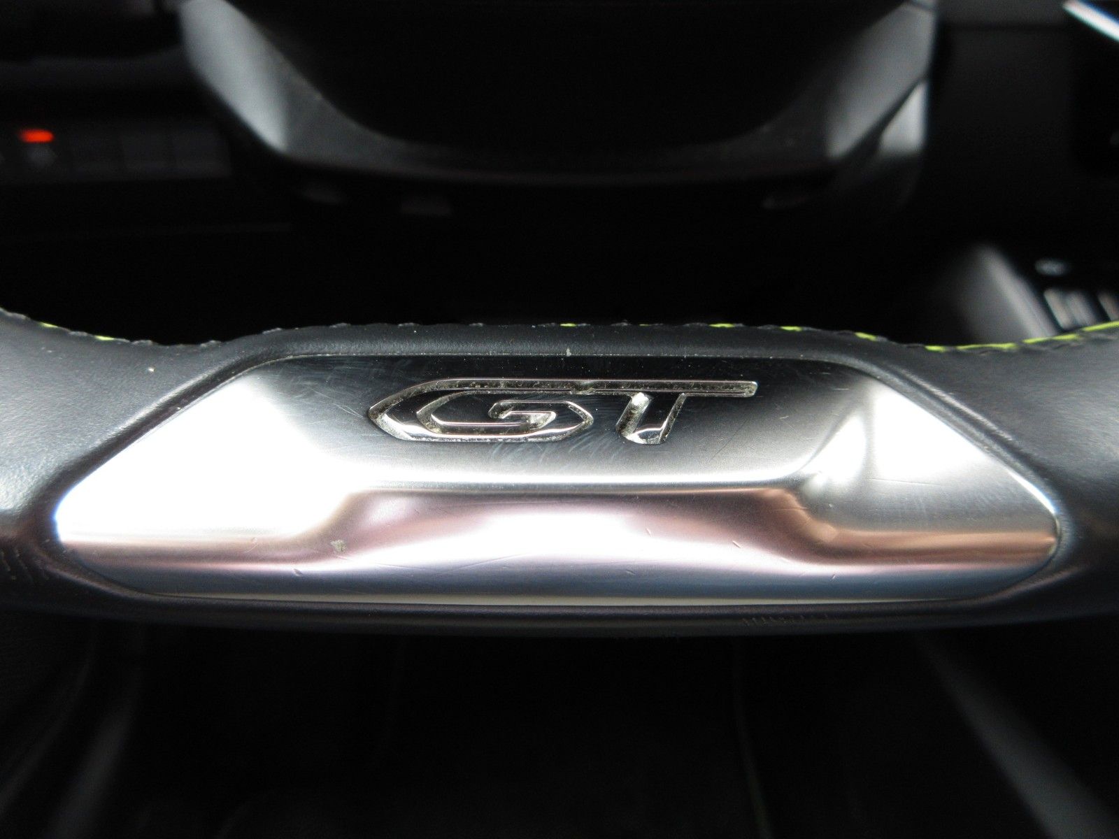 Fahrzeugabbildung Peugeot 208 GT Pack LED/NAVI/SHZ/PANO/HEADUP/PDC/17"