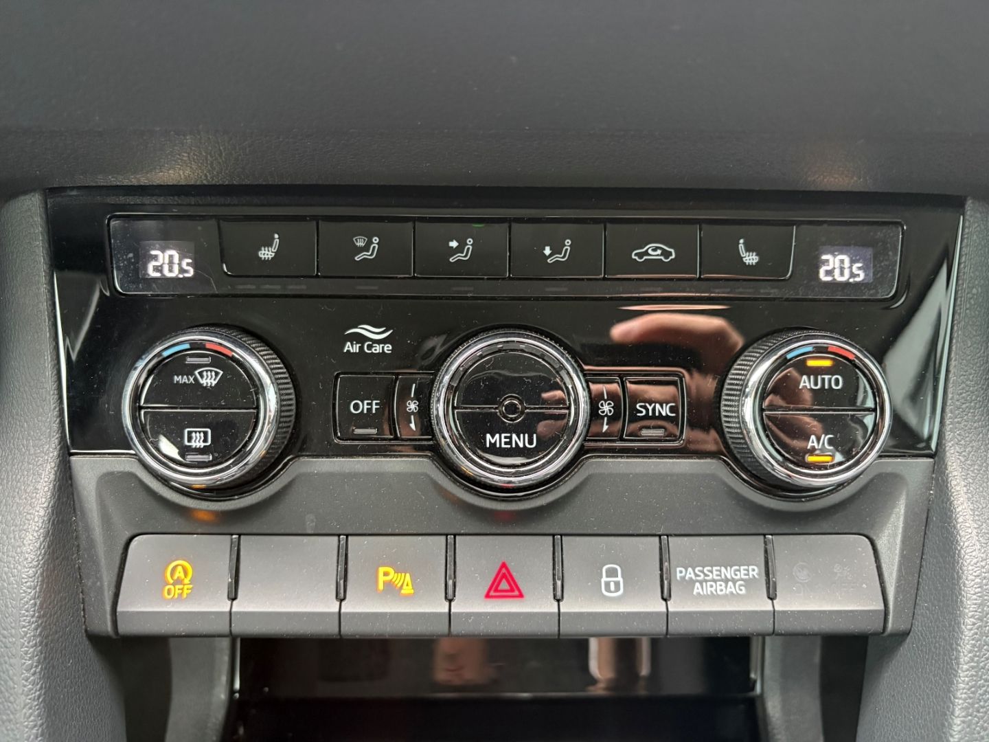 Fahrzeugabbildung SKODA Karoq Style Tempomat PDC Klima SHZ Bluetooth