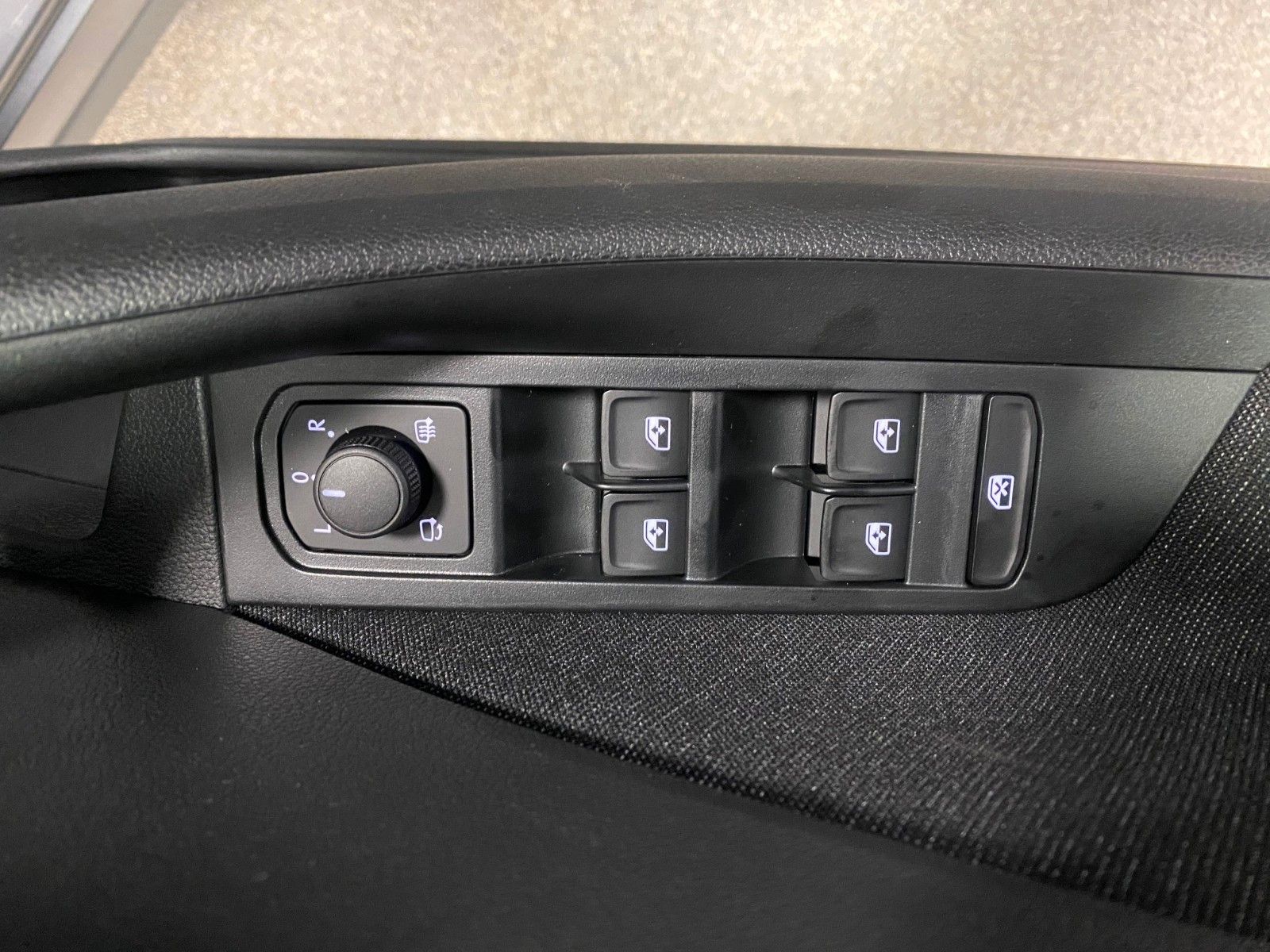 Fahrzeugabbildung SKODA Kamiq 1.0 TSI 85kW DSG Selection ACC+elek.Heck