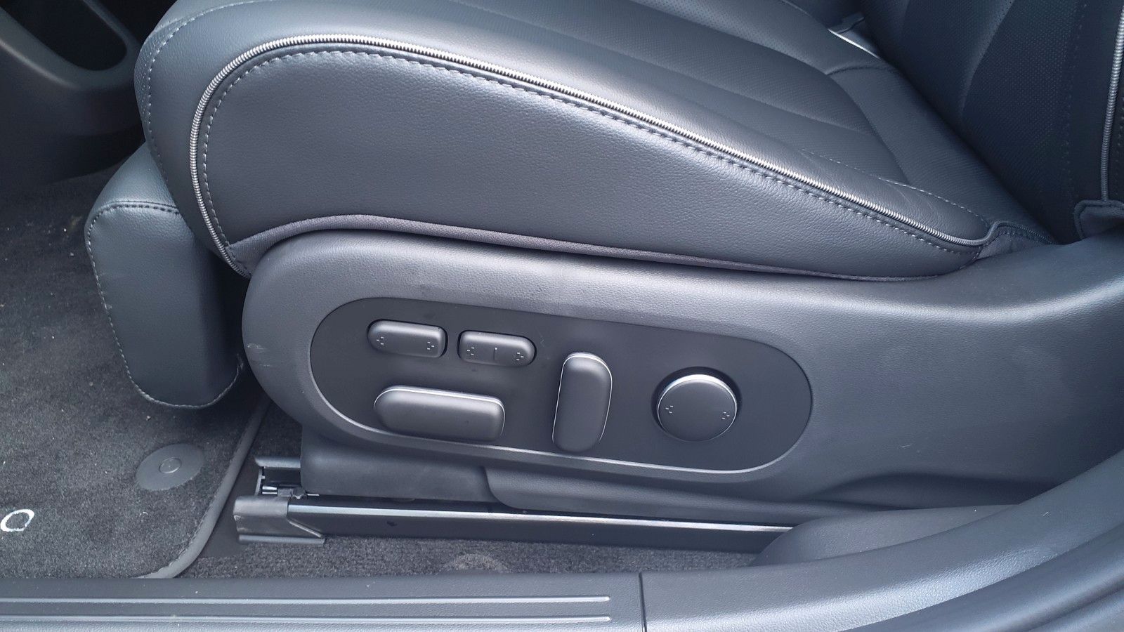 Fahrzeugabbildung Hyundai IONIQ 5 4WD 77,4 UNIQ Assist & Relax-P. 20"Alu