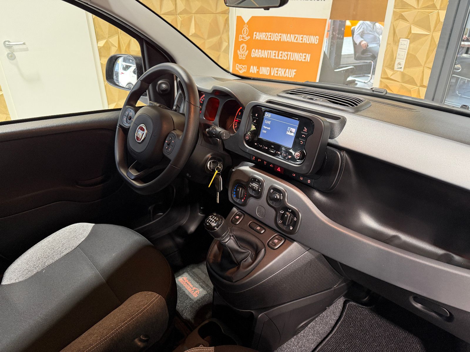 Fahrzeugabbildung Fiat Panda /KLIMA/4-TÜRER/DAB/ALLWETTER/1-HAND