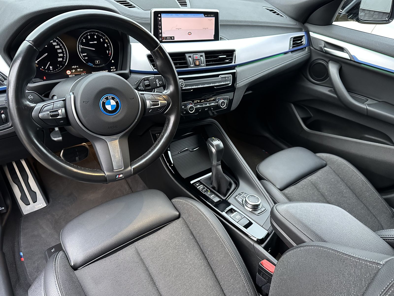 Fahrzeugabbildung BMW X2 xDrive25e M-Sport NAV+LED+KAMERA+HIFI+19ZOLL