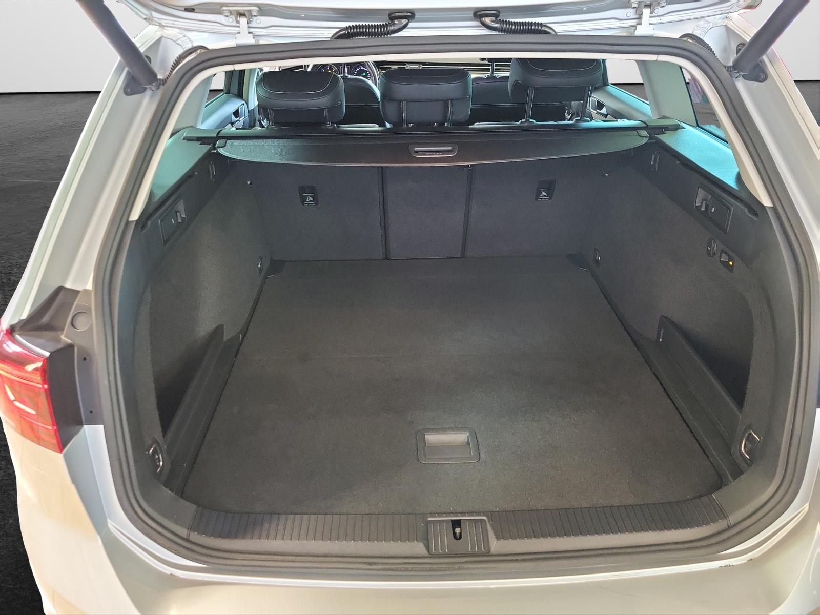 Volkswagen Passat Variant 2.0 TDI DSG Elegance LED-Matrix A