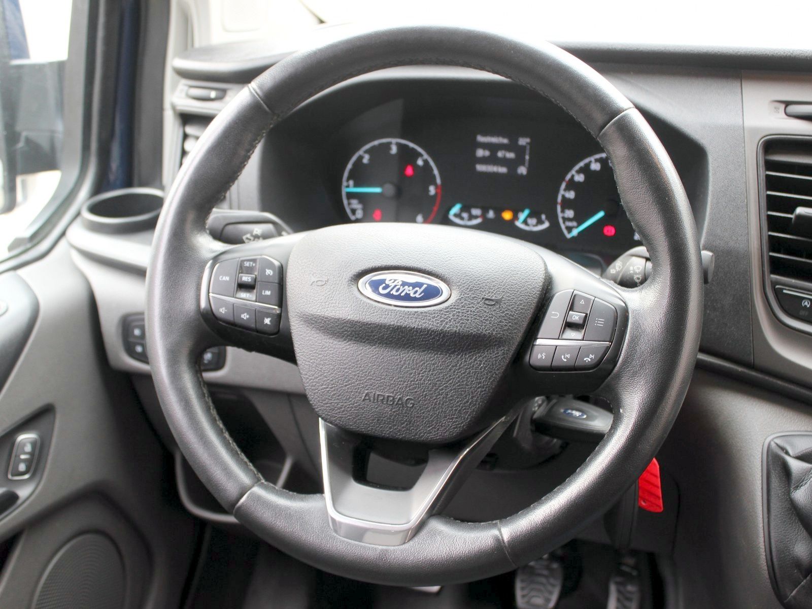 Fahrzeugabbildung Ford Transit Custom 320 L1 Trend