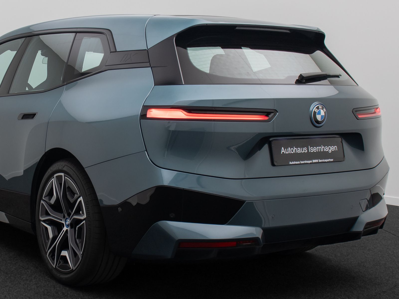 Fahrzeugabbildung BMW iX xD40 Sport AHK SkyLounge 360° DAB H/K 22Zoll