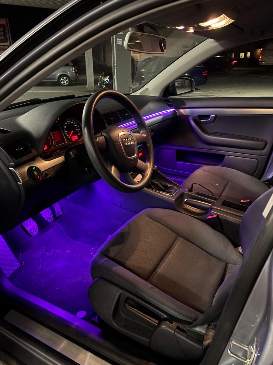 Audi A4 2005 — салон