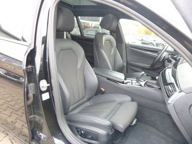 Fahrzeugabbildung BMW 520d Touring Sport Line>AUT/Sport-Line/PANO/NAV<