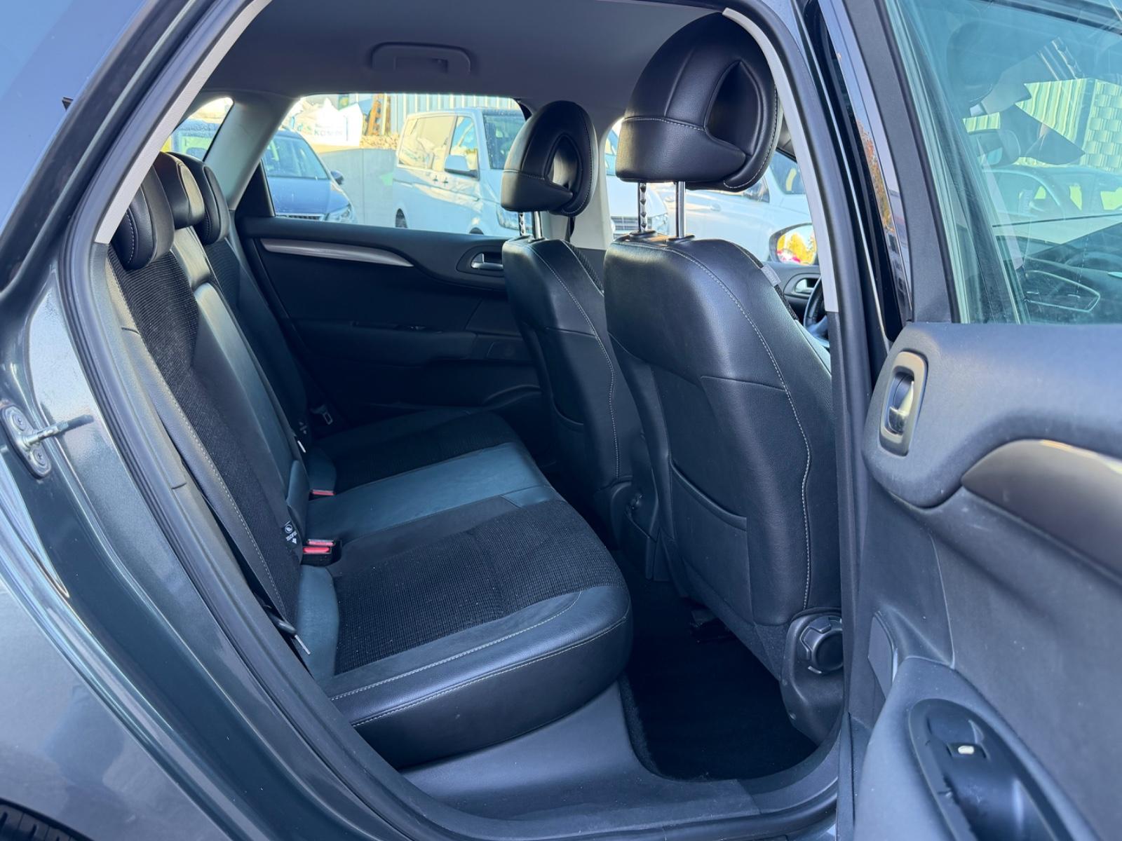 Citroën C4 Lim. Exclusive_KlimAut_TotWinkel_Sitzhz_Tempo