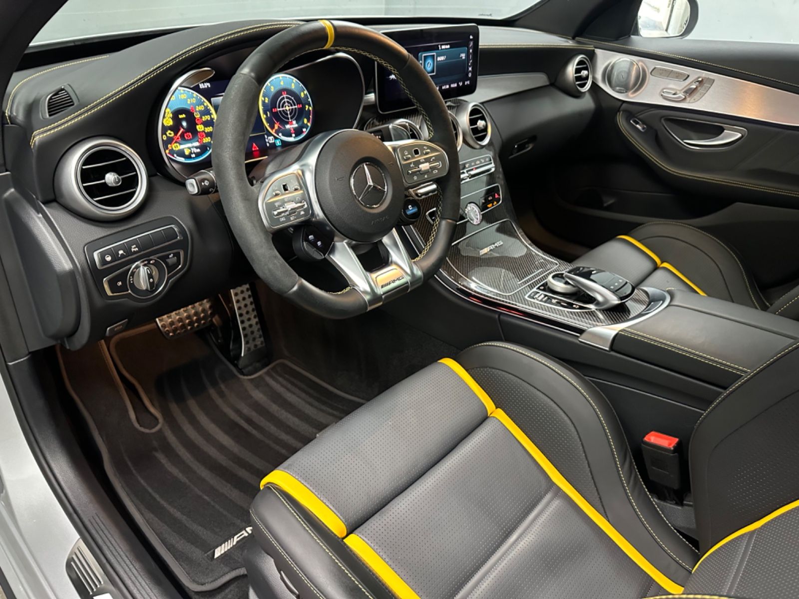 Fahrzeugabbildung Mercedes-Benz C 63 S *PANORAMA*KERAMIK*KEYGO*VMAX*CARBON*