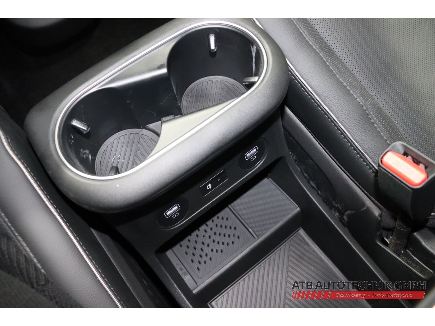 Fahrzeugabbildung Hyundai IONIQ 5 Uniq SOH 100% 4WD 77,4 kWh Relax-Paket 2