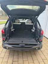 BMW X7 M50 M50d - BMW X7 M50: Schwarz
