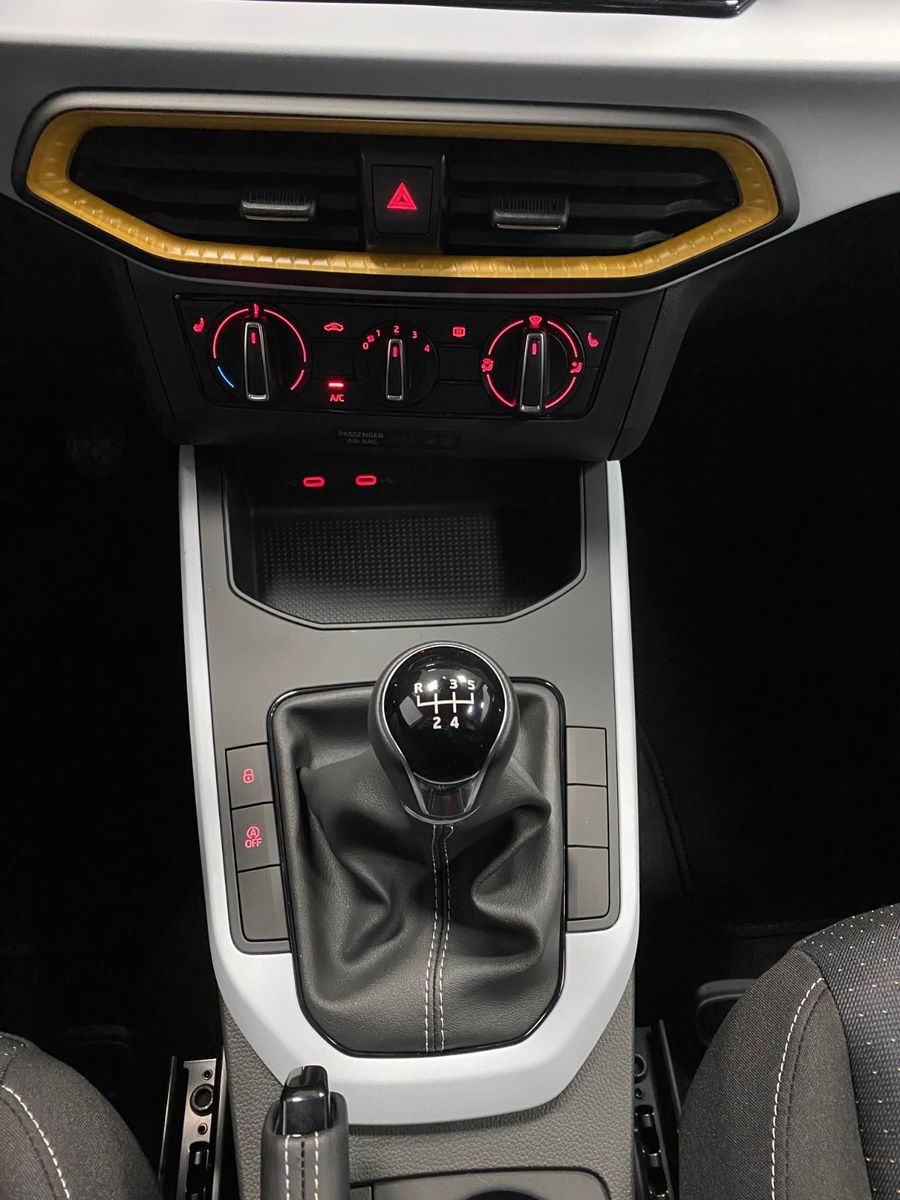 Fahrzeugabbildung SEAT Arona 1.0 TSI STYLE+2030 GARANTIE+Sitzheizung+BC