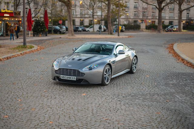 Aston Martin V12 Vantage