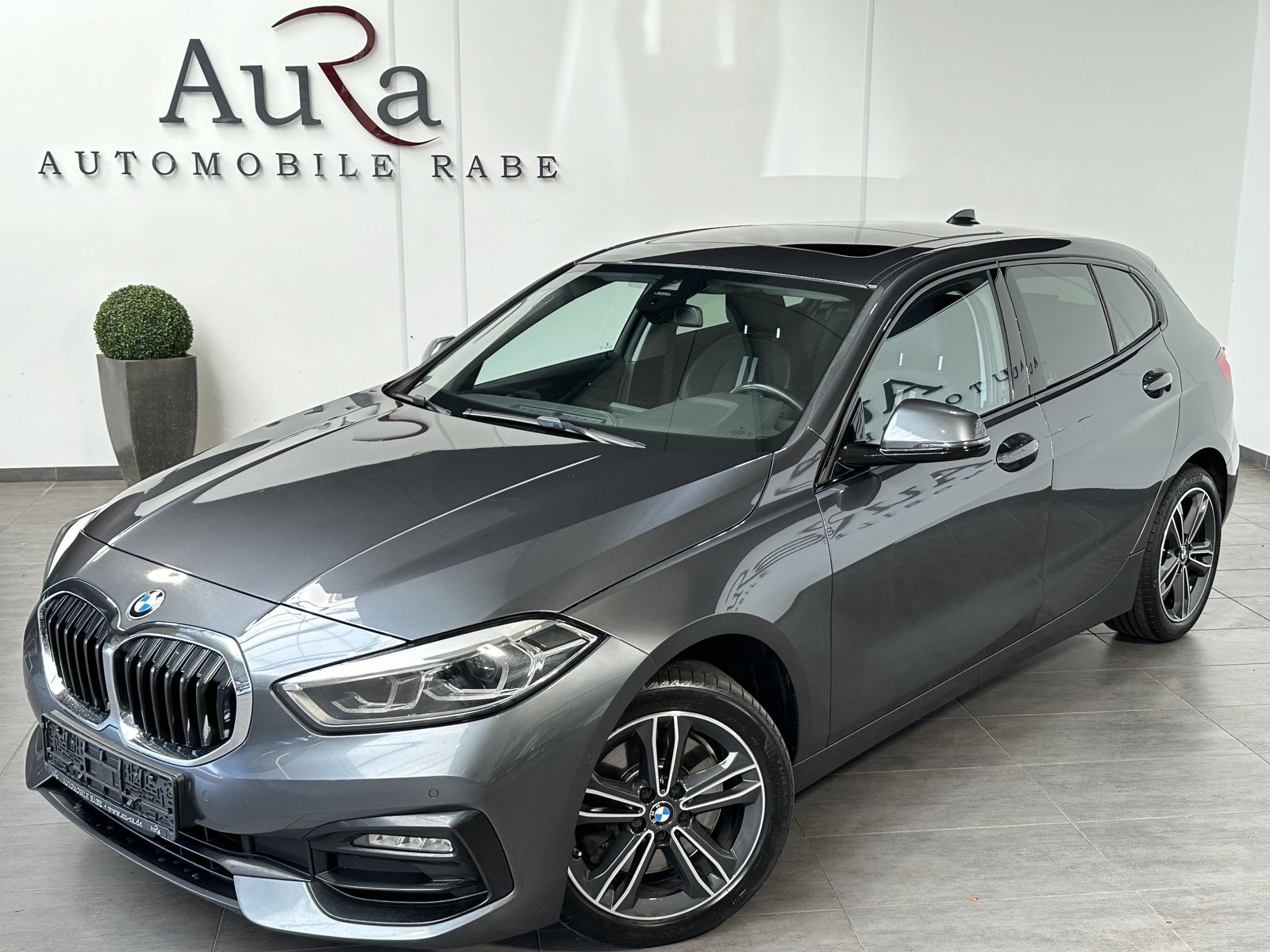 Fahrzeugabbildung BMW 120d Sport Line Aut. LED+PANO+KAMERA+17OLL