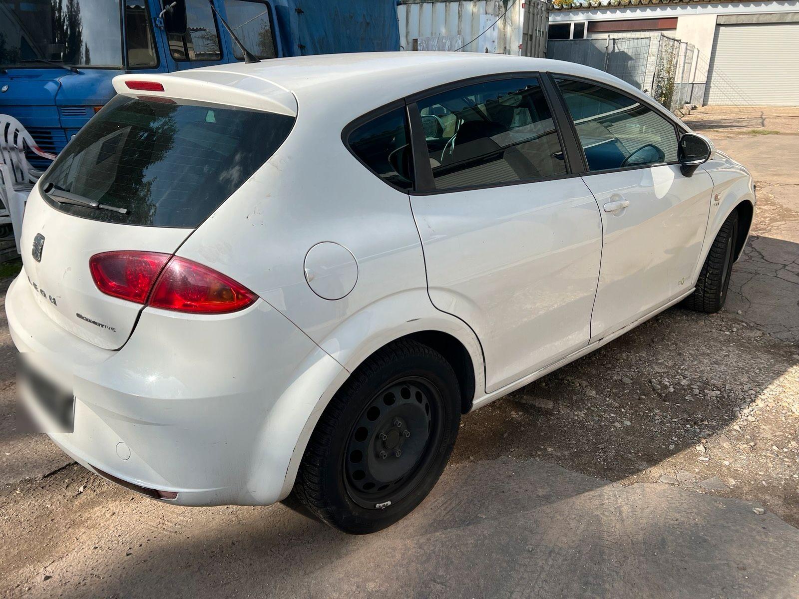 Seat Leon 2012 — engine 105 HP (77kW)