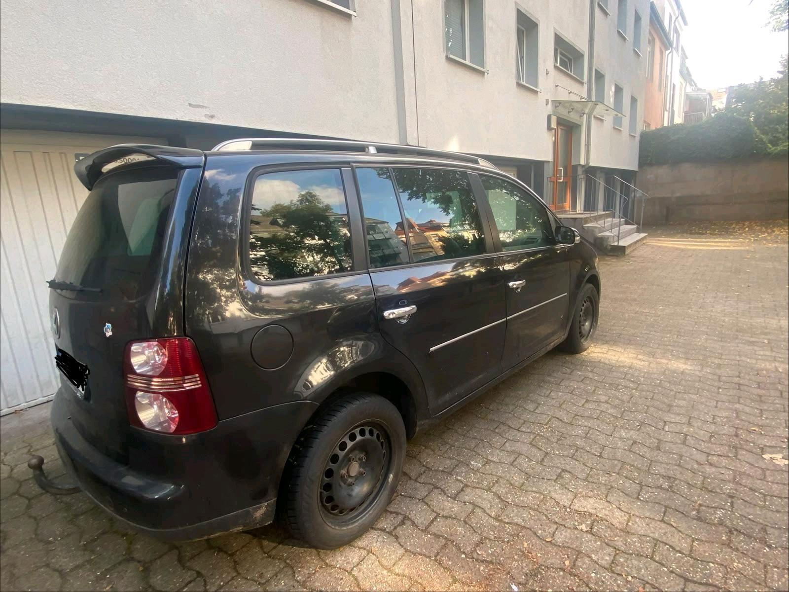 Volkswagen Touran 2005 — вигляд ззаду