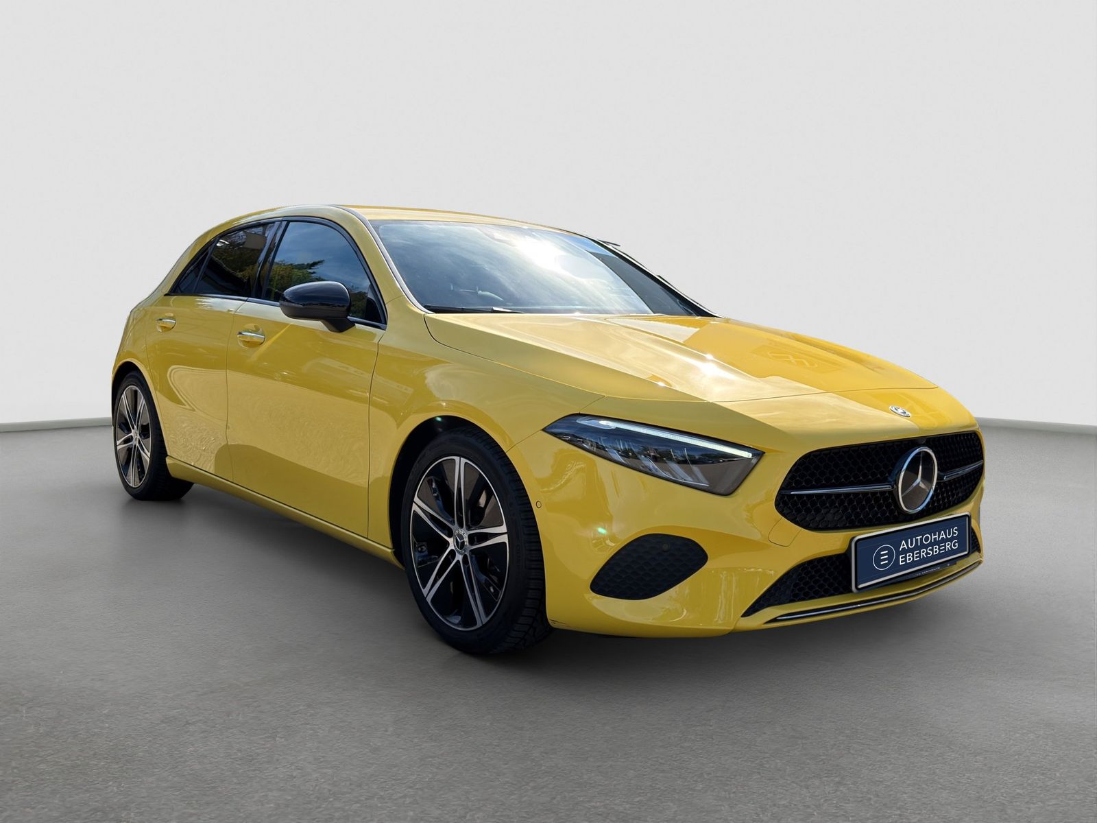 Mercedes-Benz A 220 4Matic LED Navi Burmester Keyless Kam Qi foto 4