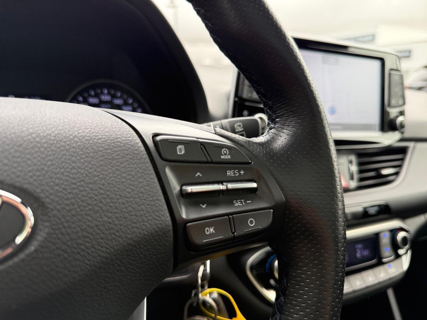 Hyundai i30 1.4T Kombi Passion+ Panodach Navi PDC SHZ Kl