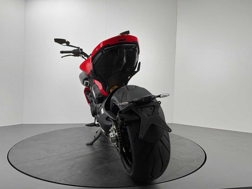 Fahrzeugabbildung Ducati DIAVEL V4 *NEUWERTIG *1. HAND