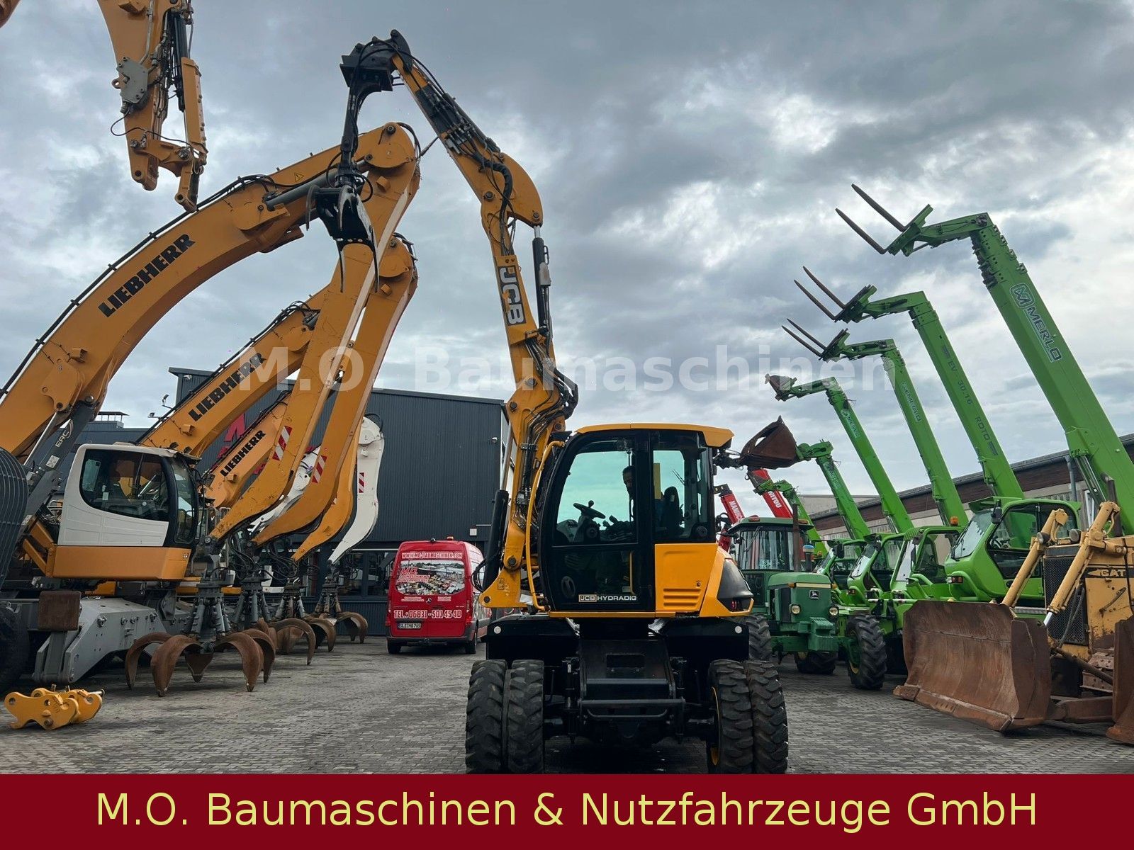 Fahrzeugabbildung JCB 110 W Hydradig / Holzgreifer / 2x Tieflöffel