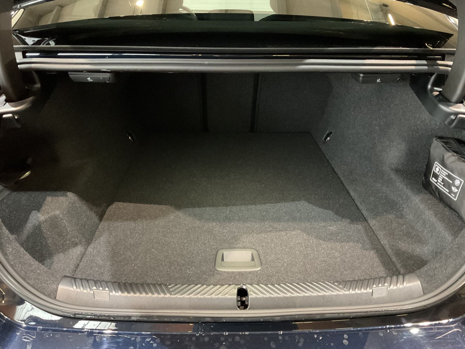 Fahrzeugabbildung BMW i5 M60 xDrive Sitzbelüftung vorn, Glasdach, Limo