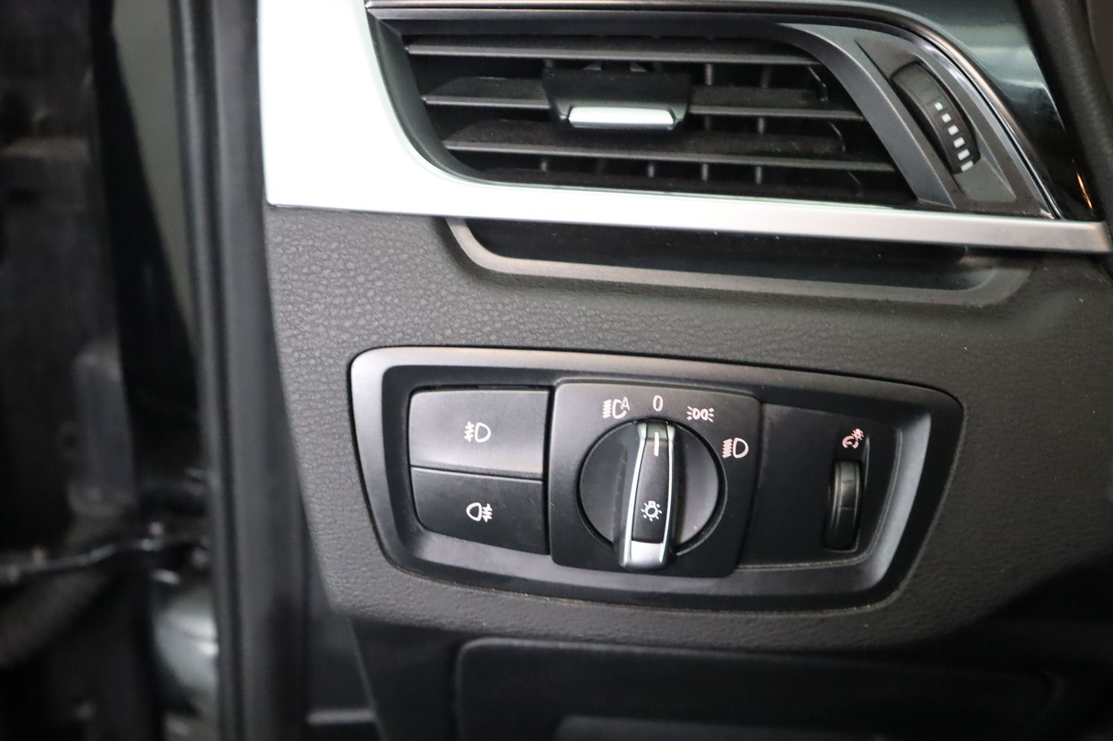 Fahrzeugabbildung BMW X1 xDrive18d * LED * Navi * RFK