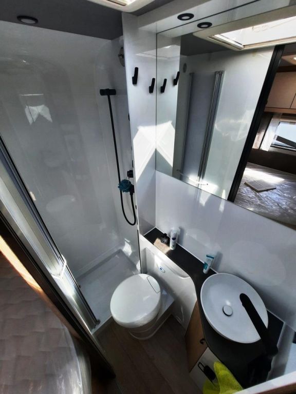 Fahrzeug Übersicht 16 Fahrzeugabbildung Hobby ONTOUR T 700 FH Verfüg./Sparen Sie 22.709,- €